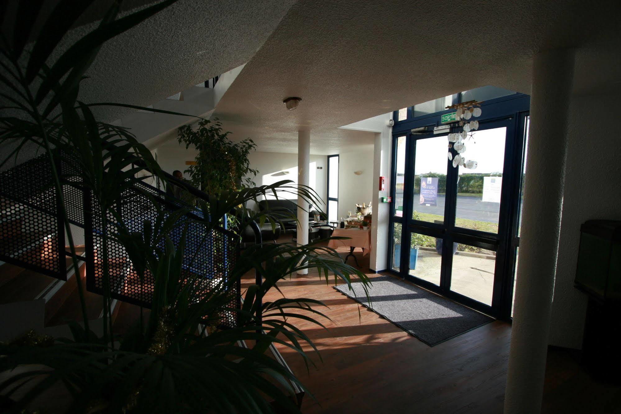 Kyriad Direct Dreux Exterior foto
